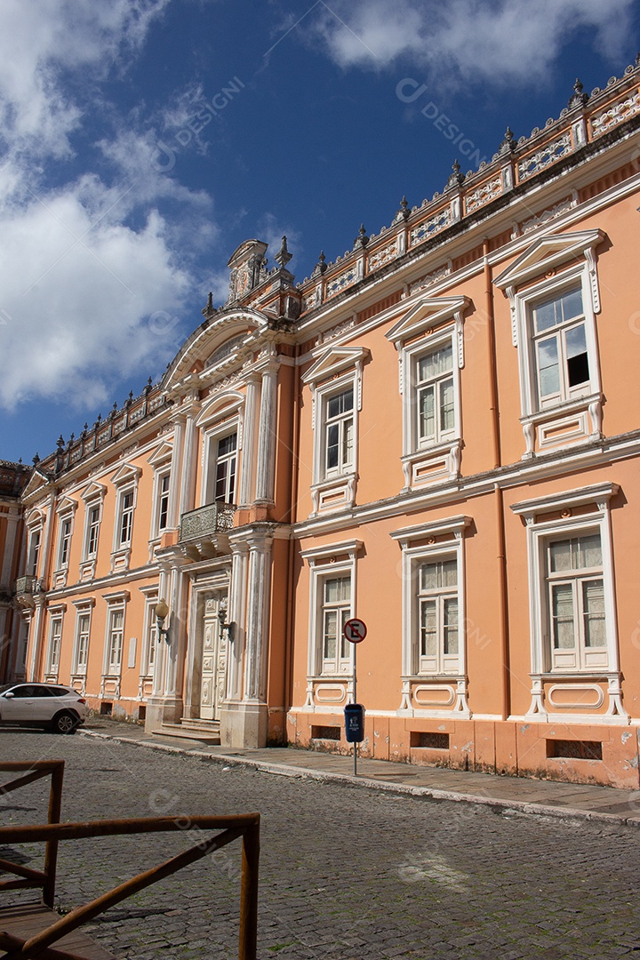 Fachada frontal da primeira escola de medicina do Brasil localizada