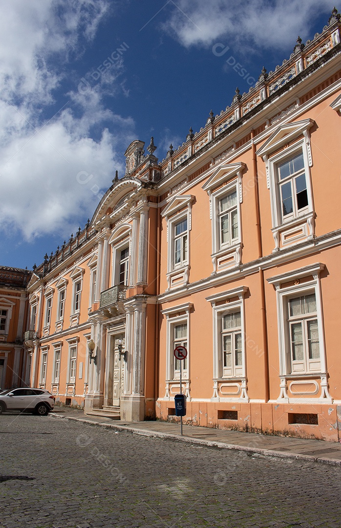 Fachada frontal da primeira escola de medicina do Brasil localizada