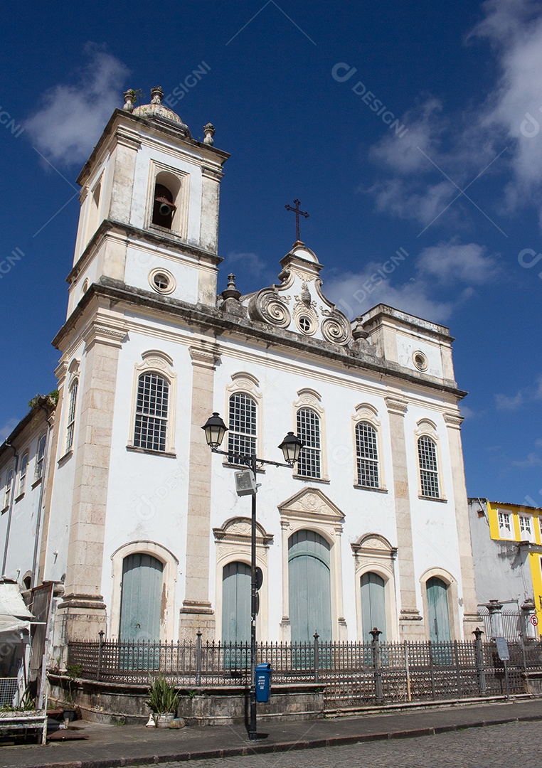 Fachada frontal da igreja de São Pedro dos Clérigos localizada