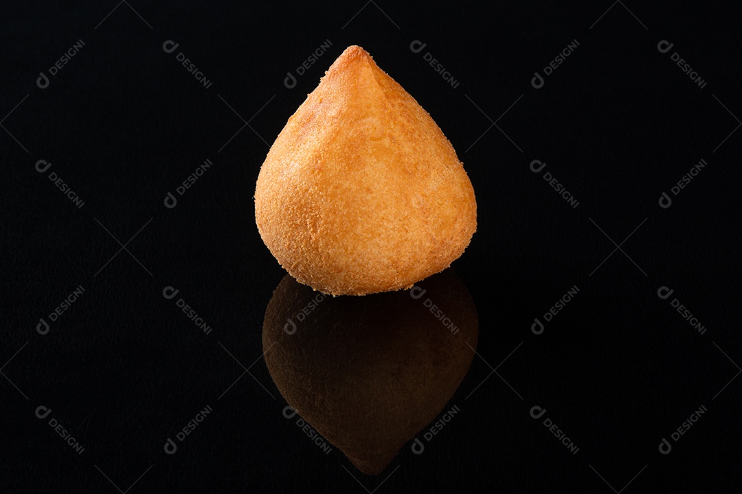 Coxinha. Lanche tradicional brasileiro.