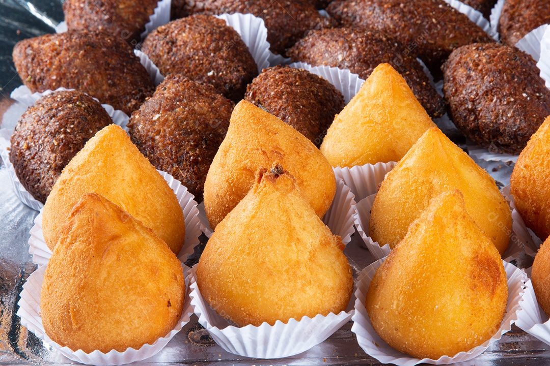 Kibe Assado e Coxinha. Lanche tradicional brasileiro.