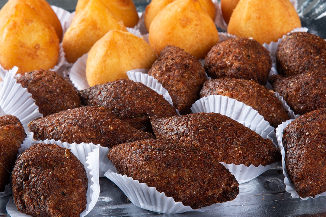 Kibe Assado e Coxinha. Lanche tradicional brasileiro.