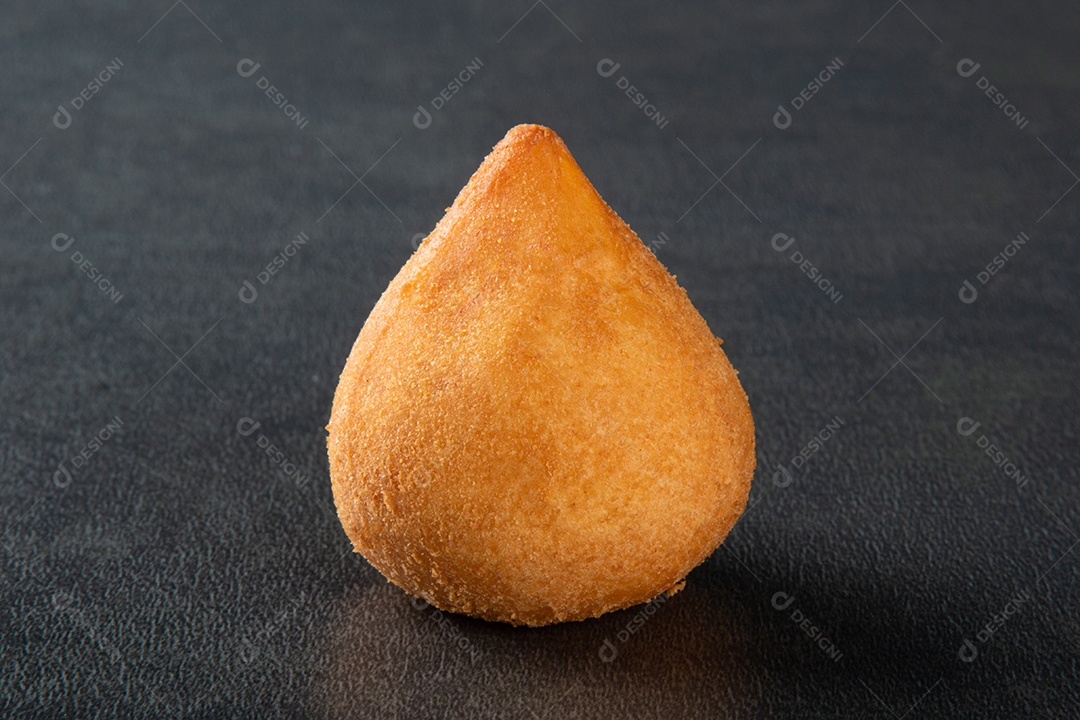 Coxinha. Lanche tradicional brasileiro.
