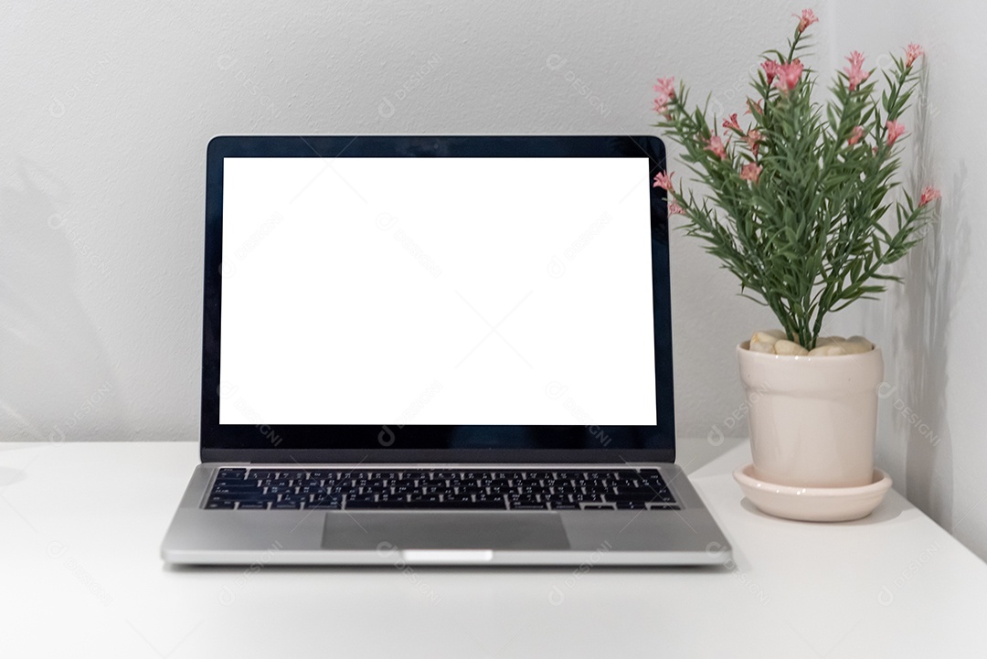 Computador portátil simulado com tela em branco no conceito de tecnologia.