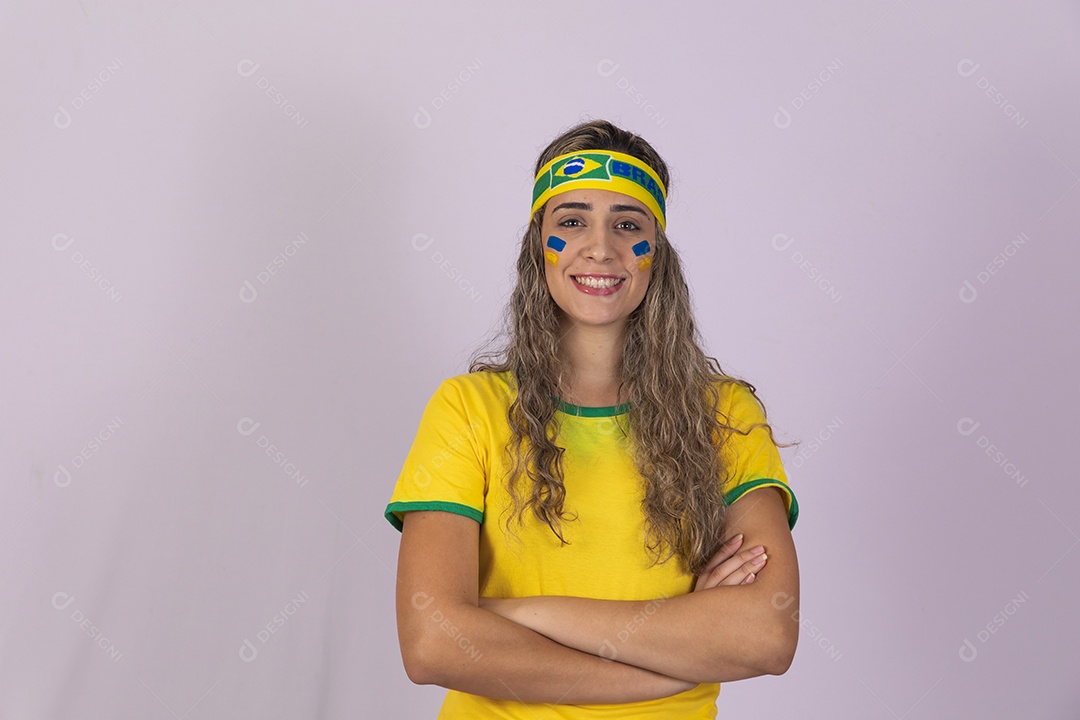 Linda mulher jovem brasileira estudante torcedora copa do mundo Futebol