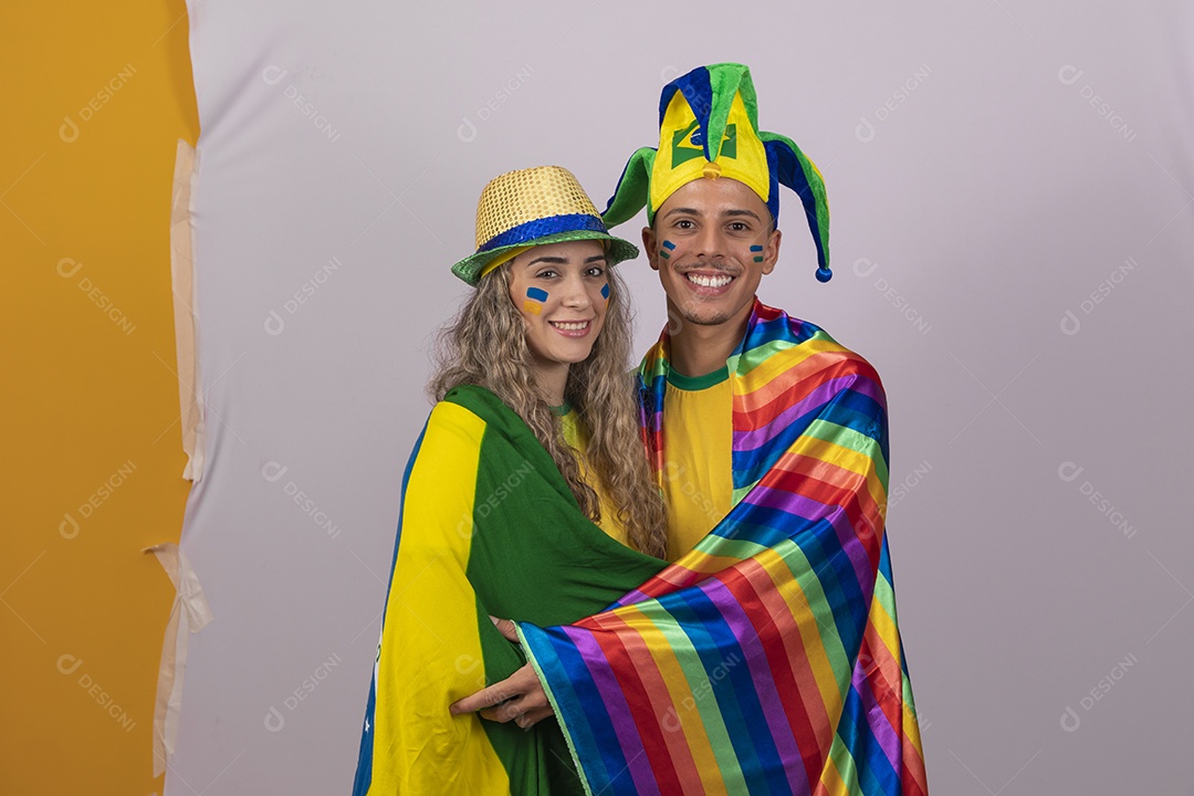 Homem e mulher jovens brasileiros torcedores copa do mundo Futebol