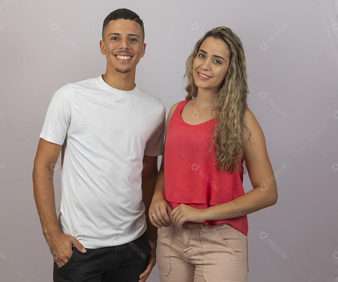 Lindo casal de homem e mulher apaixonados