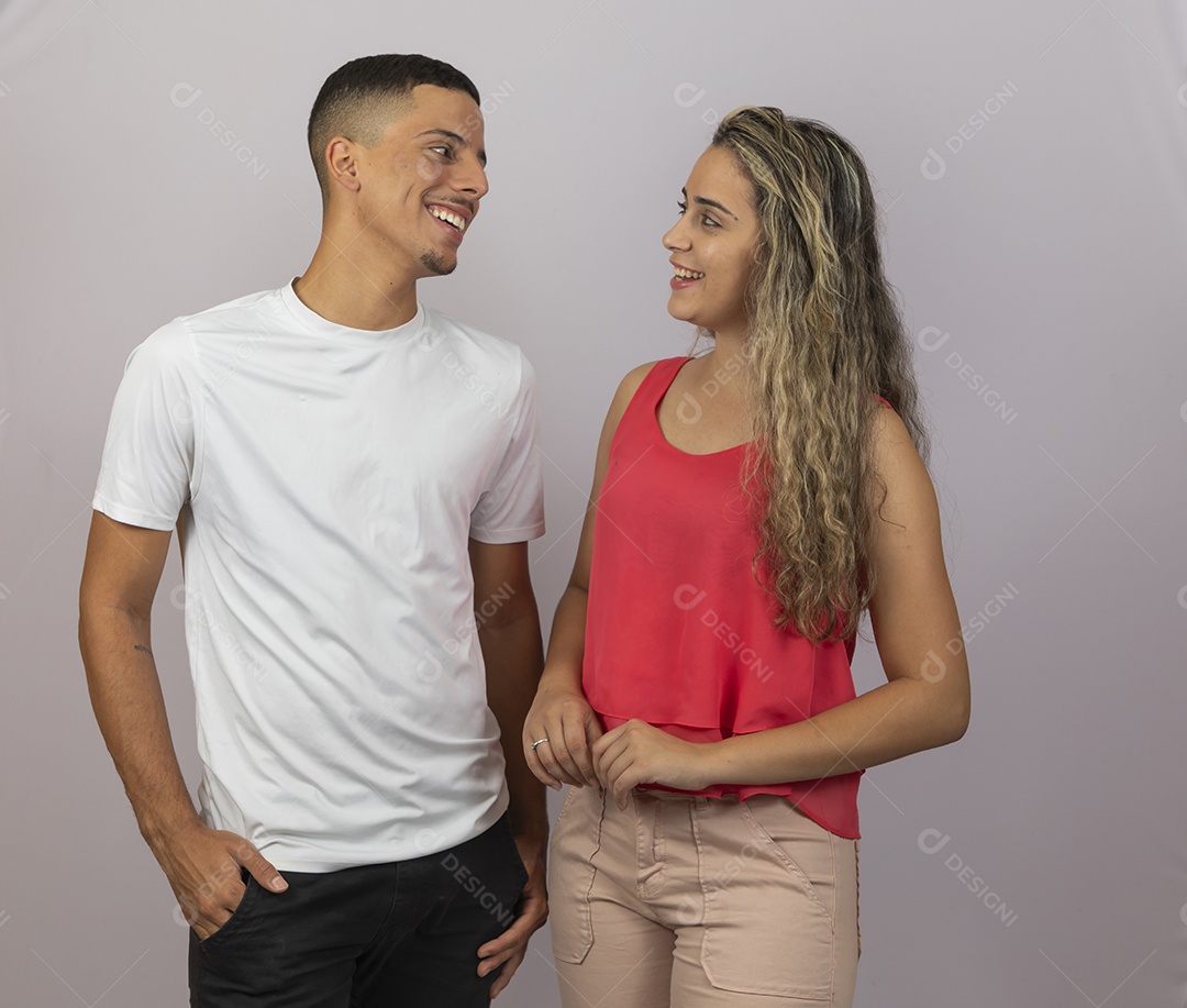 Lindo casal de homem e mulher apaixonados