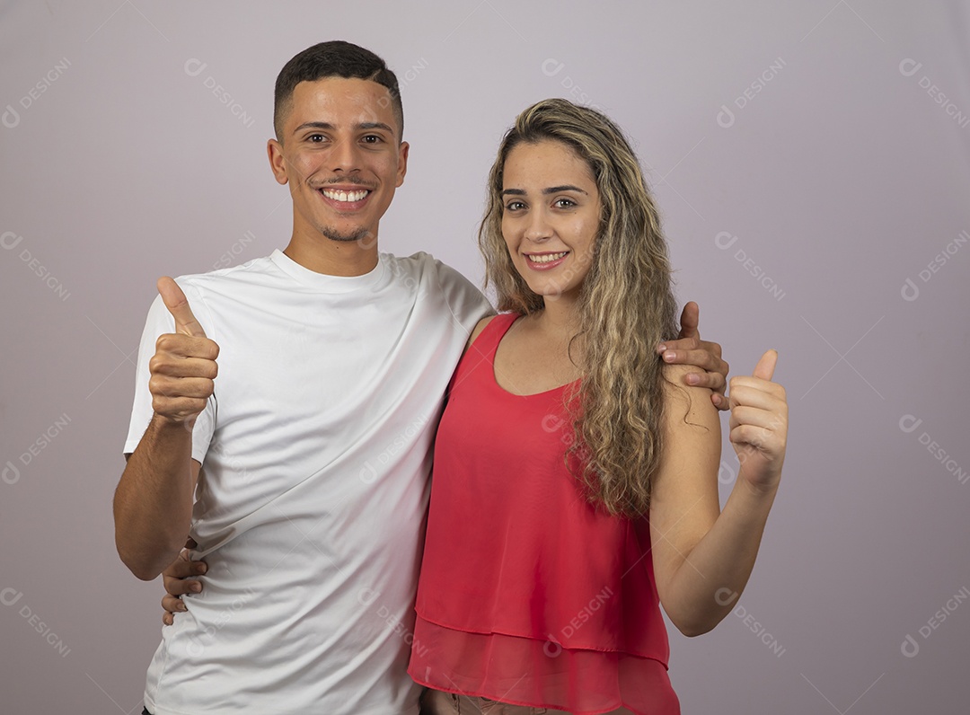 Lindo casal de homem e mulher apaixonados