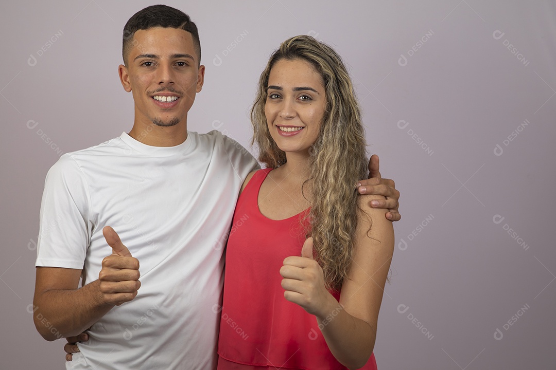 Lindo casal de homem e mulher apaixonados