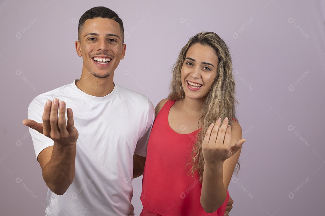 Lindo casal de homem e mulher apaixonados