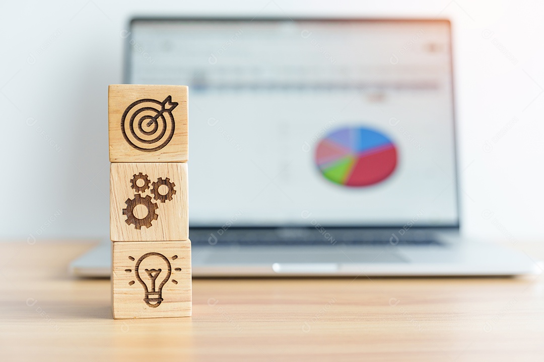 Alvo de dardos acima do bloco de ícones contra a sagacidade do laptop