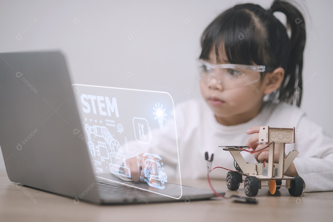 Crianças da escola STEM aprendendo tecnologia de educação construindo robô