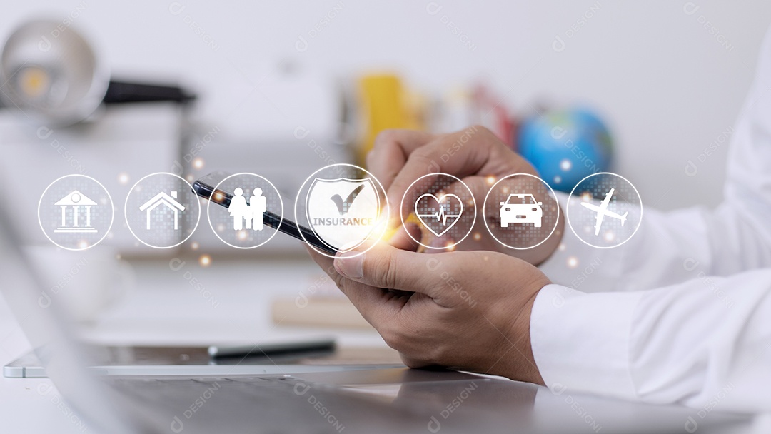Seguro online na tela virtual. Vida, carro, propriedade, saúde