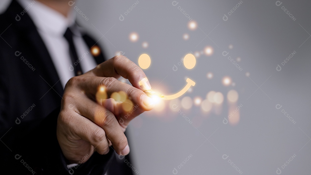 O consumidor respondeu a pesquisa de forma conceitual. O cliente cria um símbolo sorridente de rosto feliz usando uma caneta digital. A noção de felicidade do cliente e experiência de serviço.