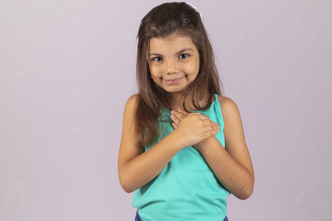Linda Menina criança garotinha sobre fundo isolado branco