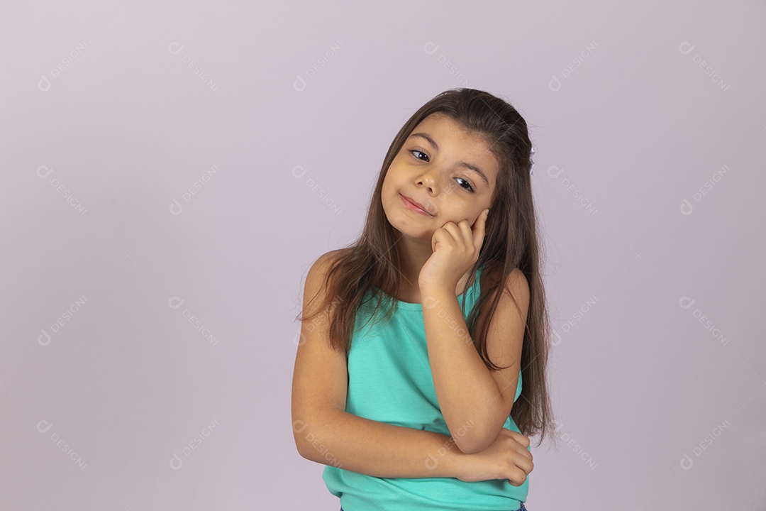 Linda Menina criança garotinha sobre fundo isolado branco