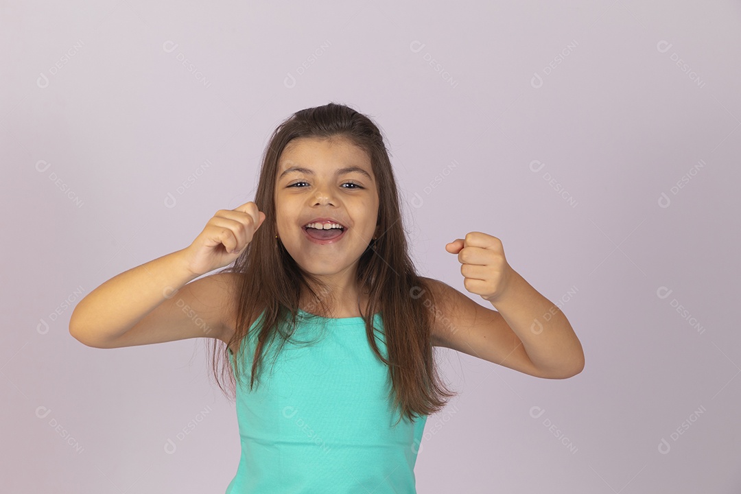 Linda Menina criança garotinha sobre fundo isolado branco