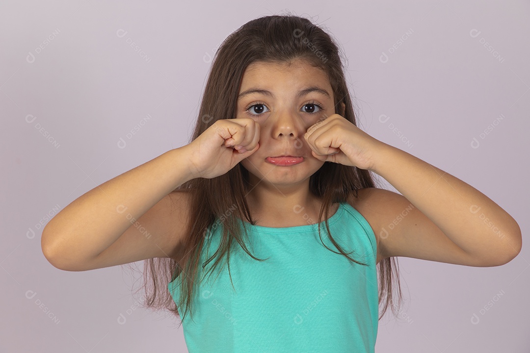 Linda Menina criança garotinha sobre fundo isolado branco