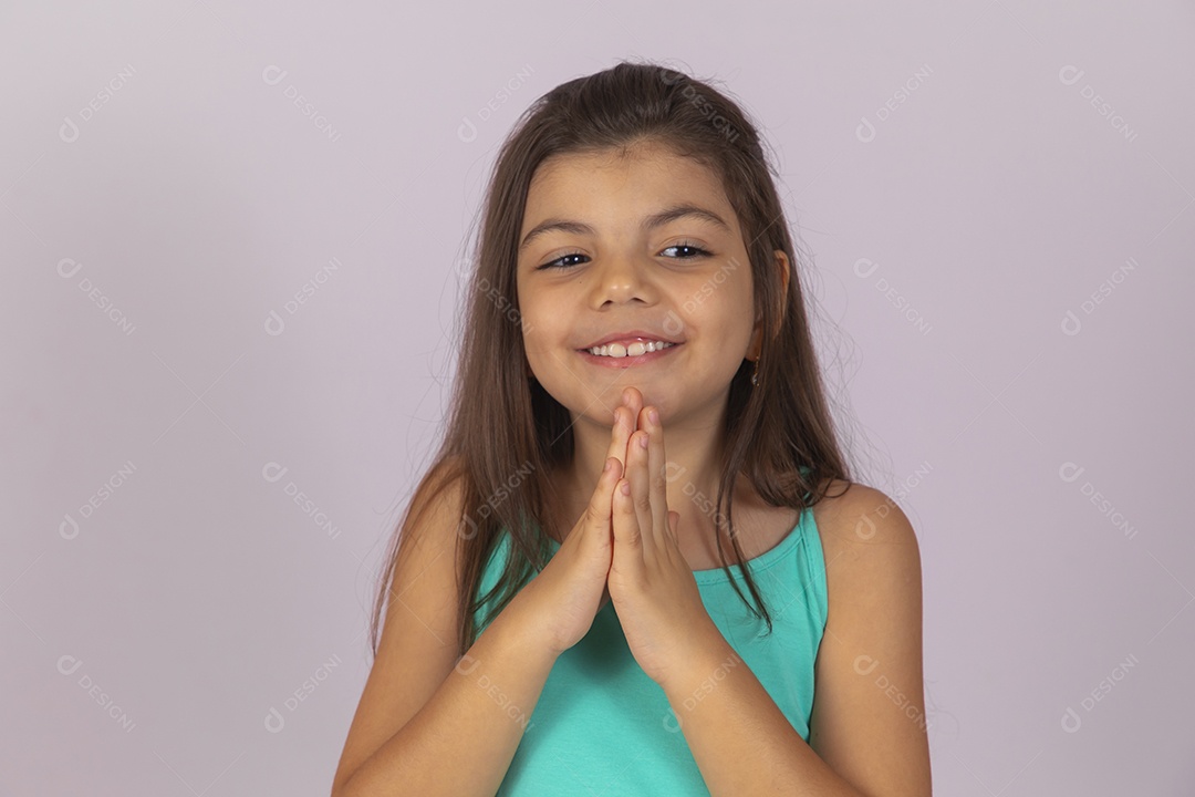 Linda Menina criança garotinha sobre fundo isolado branco