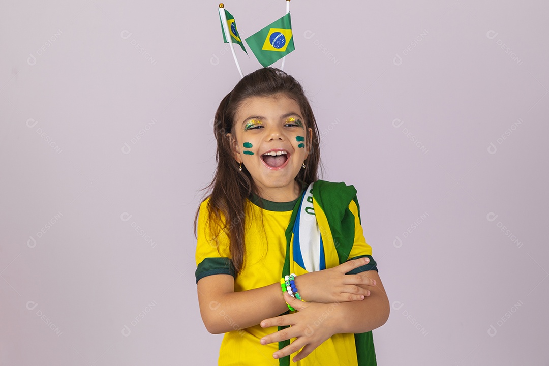 Linda garotinha jovem brasileira torcedora copa do mundo Futebol