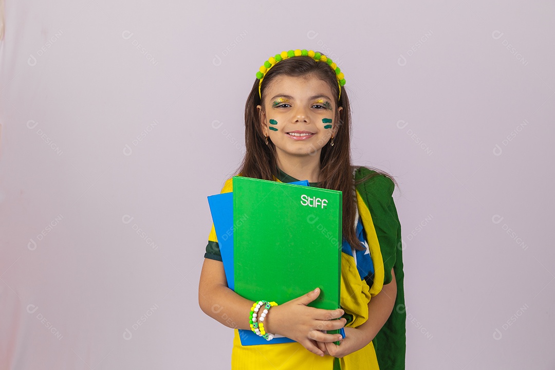 Linda garotinha jovem brasileira estudante torcedora copa do mundo Futebol