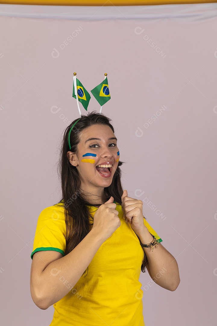 Linda Mulher jovem brasileira torcedora copa do mundo Futebol