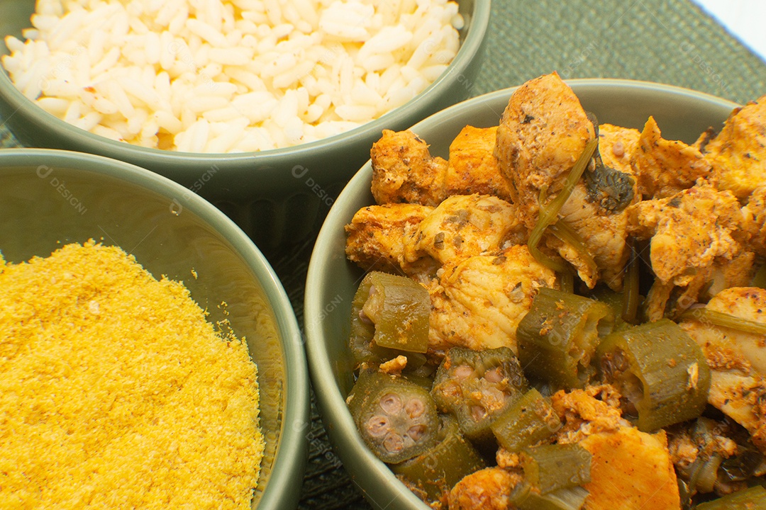 Vista superior da comida tradicional de origem africana de Salvador, Bahia