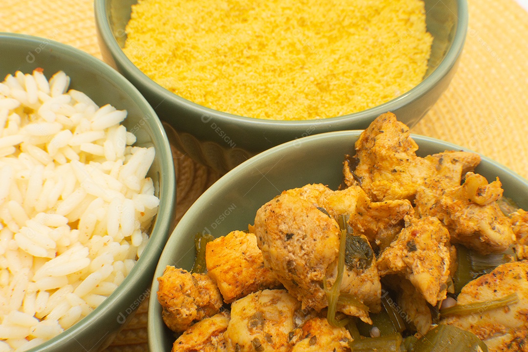 Vista superior da comida tradicional de origem africana de Salvador, Bahia