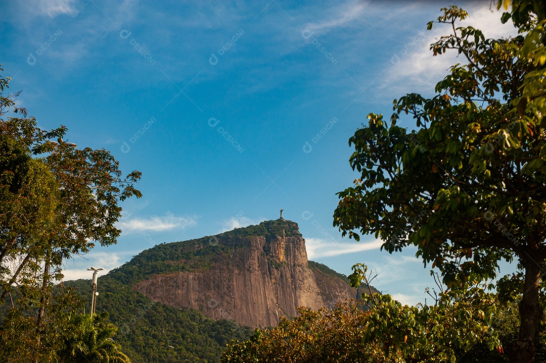 Vista do Cristo Redentor e seus arredores.
