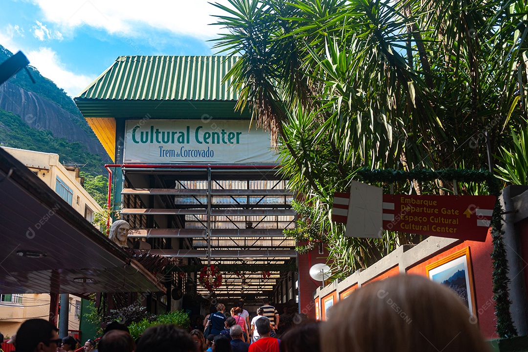 Vista do Cristo Redentor e seus arredores.