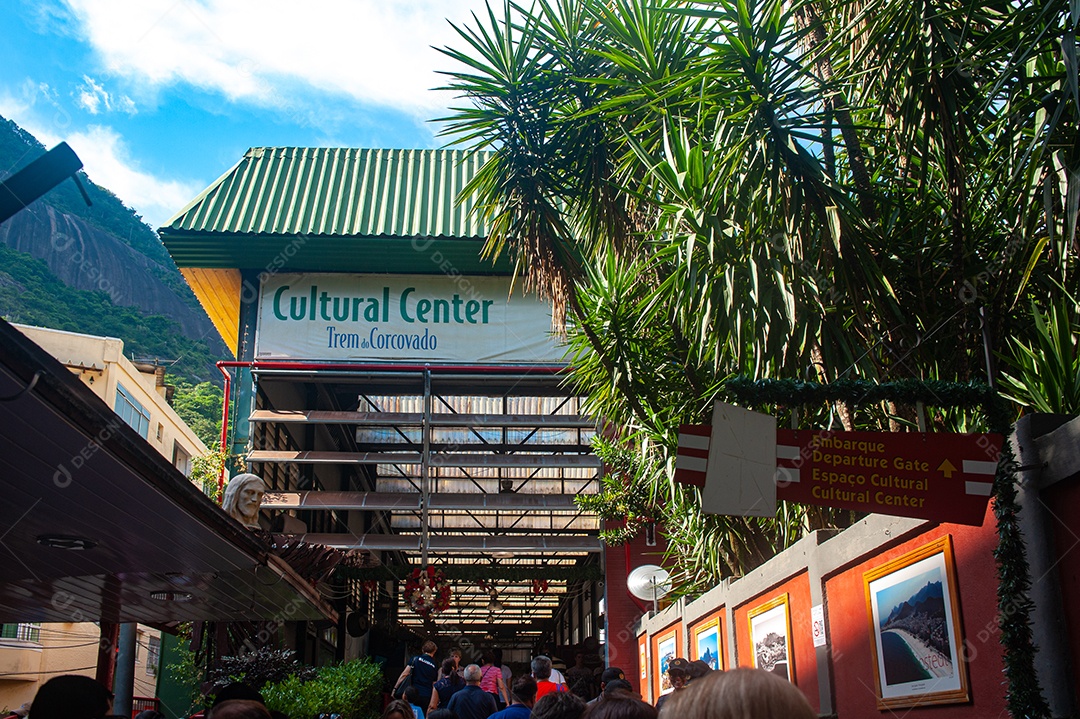 Vista do Cristo Redentor e seus arredores.