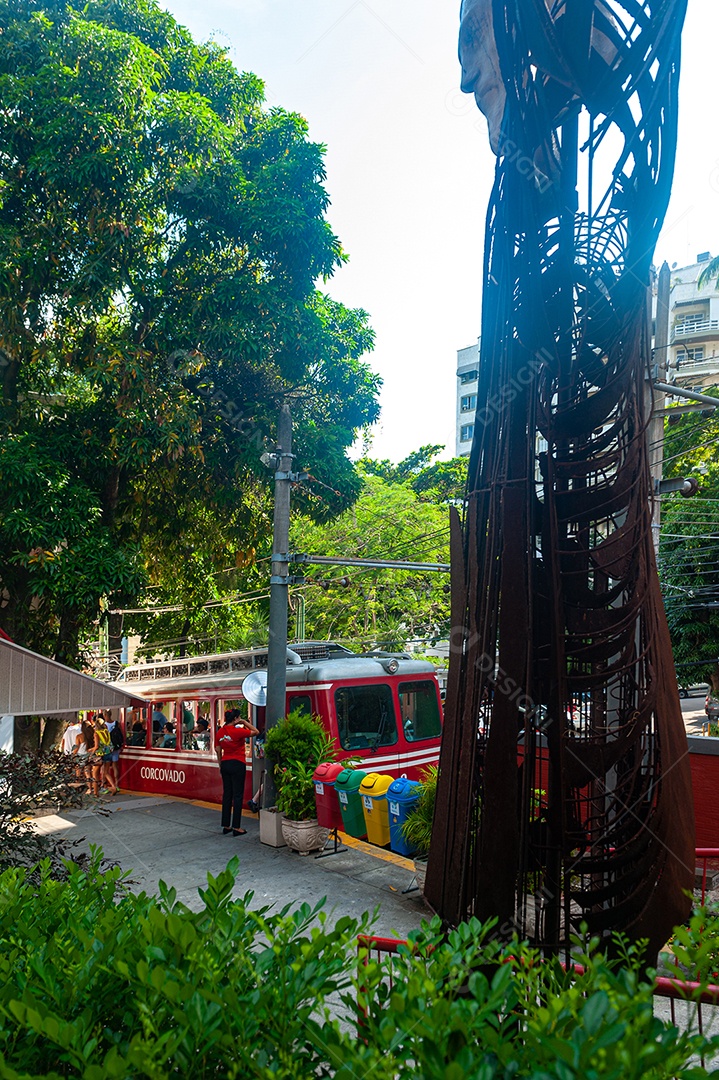 Vista do Cristo Redentor e seus arredores.