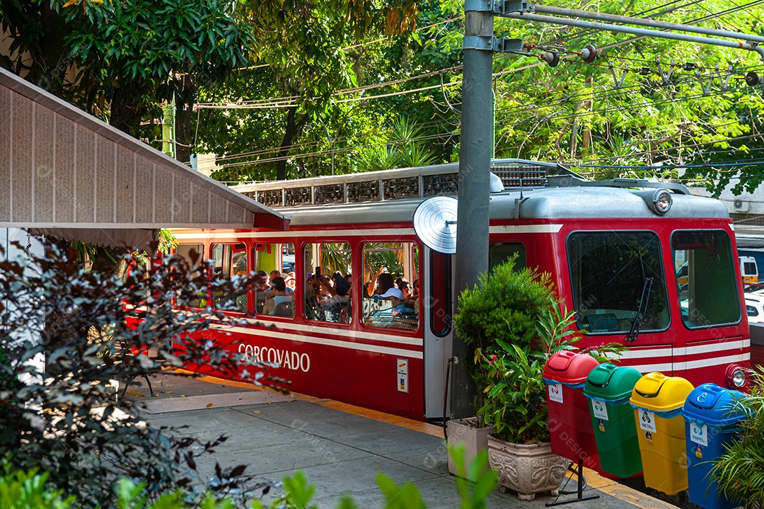 Vista do Cristo Redentor e seus arredores.