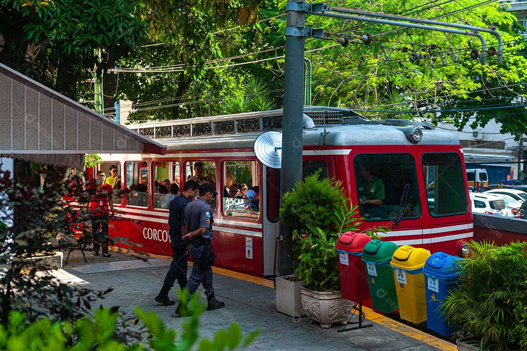 Vista do Cristo Redentor e seus arredores.
