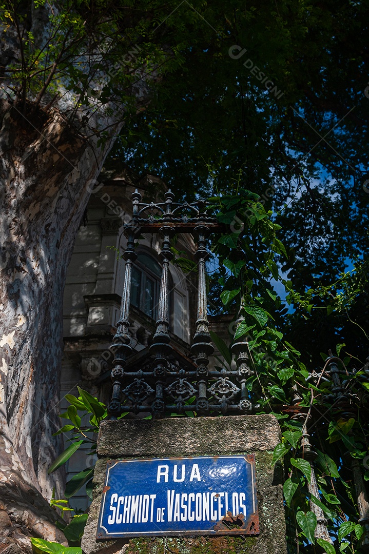 Vista do Cristo Redentor e seus arredores.