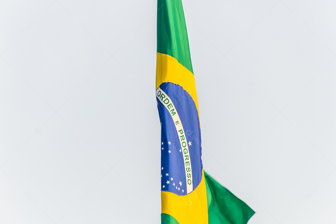 Bandeira do Brasil ao ar livre no Rio de Janeiro.