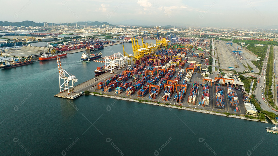 Estaleiro Carga Container Marítimo Porto Serviço de agenciamento de cargas logística e transporte. Porto personalizado de depósito de envio internacional para comércio de importação e exportação Conceito de envio de fabricação de negócios de transport