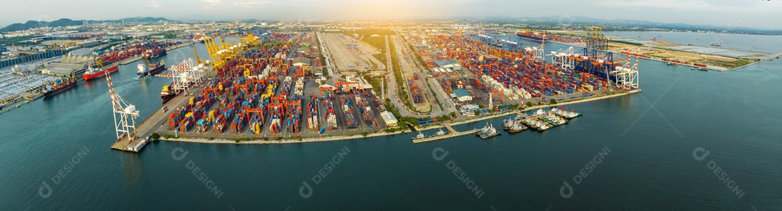 Estaleiro Carga Container Marítimo Porto Serviço de agenciamento de cargas logística e transporte. Porto personalizado de depósito de envio internacional para comércio de importação e exportação Conceito de envio de fabricação de negócios de transport