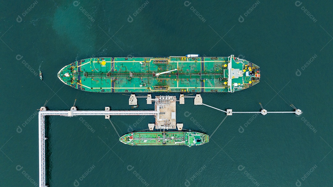 Navio petroleiro de gás bruto, navio de contêiner de carga atracação offshore em Ocean Bay Petroleum Transporte e logística de importação de exportação de produtos químicos, vazamento de óleo do navio, navio de produtos petrolíferos industriais