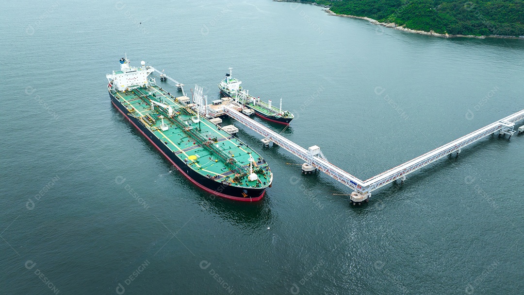 Navio petroleiro de gás bruto, navio de contêiner de carga atracação offshore em Ocean Bay Petroleum Transporte e logística de importação de exportação de produtos químicos, vazamento de óleo do navio, navio de produtos petrolíferos industriais