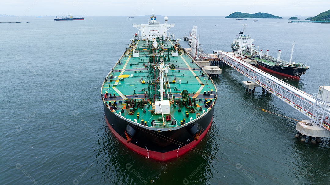 Navio petroleiro de gás bruto, navio de contêiner de carga atracação offshore em Ocean Bay Petroleum Transporte e logística de importação de exportação de produtos químicos, vazamento de óleo do navio, navio de produtos petrolíferos industriais