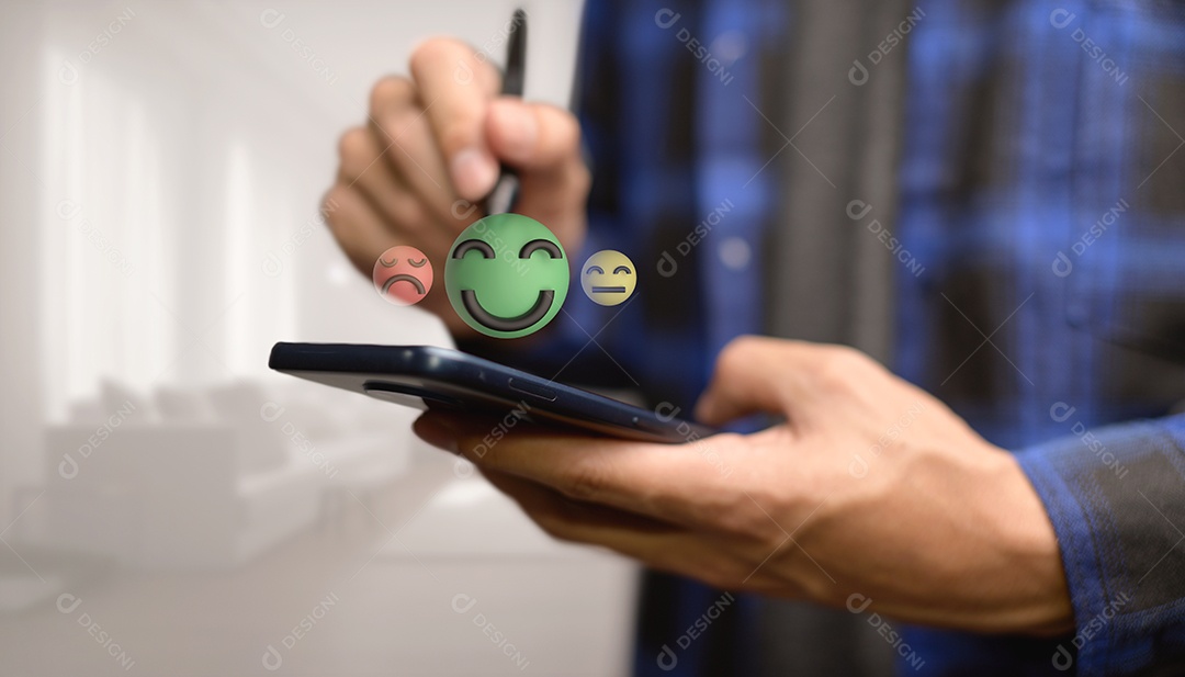 Sorriso feliz, boa classificação de feedback, pense positivo, avaliação do cliente