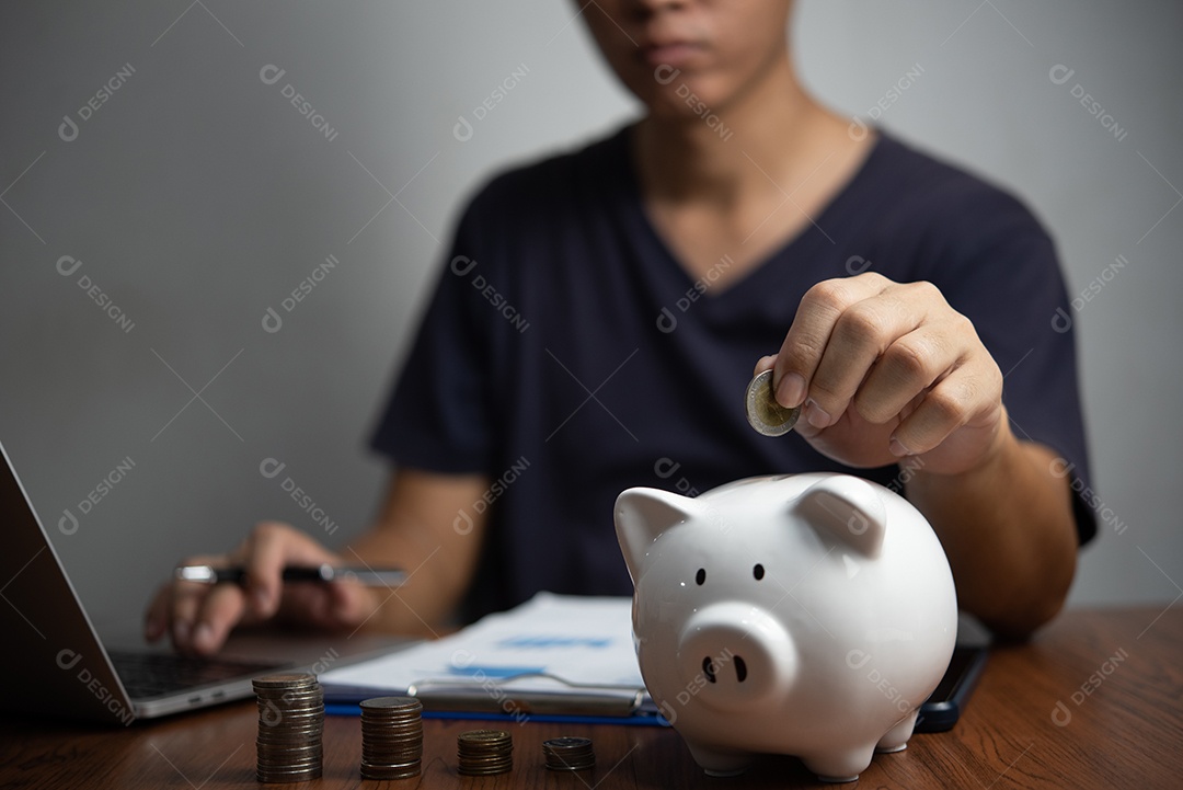 Dinheiro de poupança bancária investir seguro planejamento real imobiliário apoio relacionamento pai renda econômica budget.