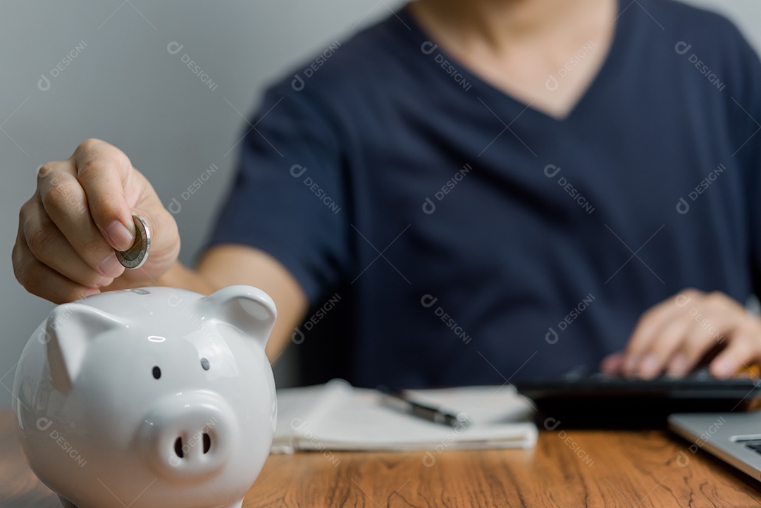 Dinheiro de poupança bancária investir seguro planejamento real imobiliário apoio relacionamento pai renda econômica budget.