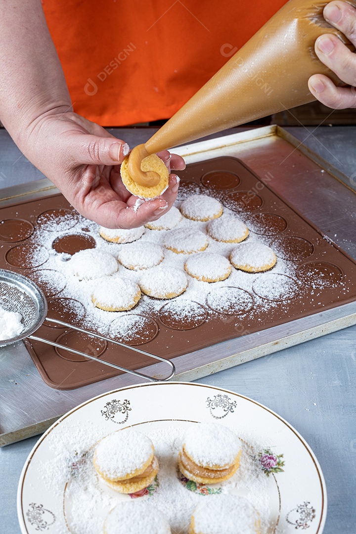 Recheio de confeiteiro com doce de leite doce de casamento.