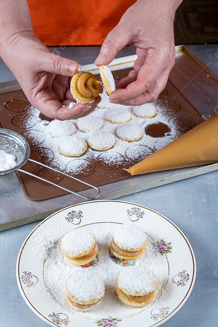 Recheio de confeiteiro com doce de leite doce de casamento.