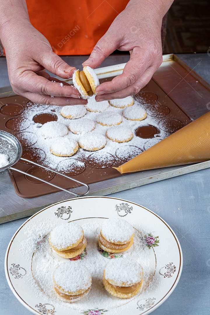 Recheio de confeiteiro com doce de leite doce de casamento.