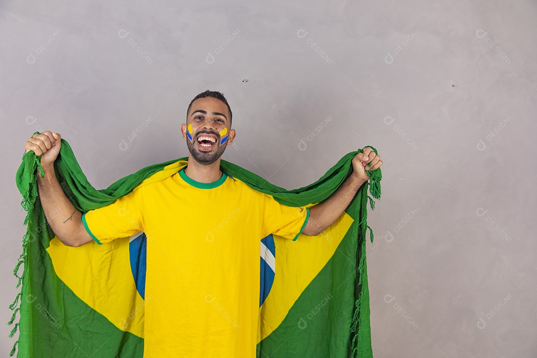 Homem brasileiro jovem torcedor do brasil