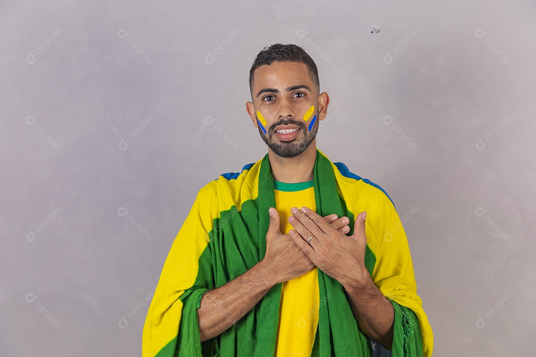 Homem brasileiro jovem torcedor do brasil